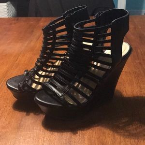 Delicacy Black Wedges